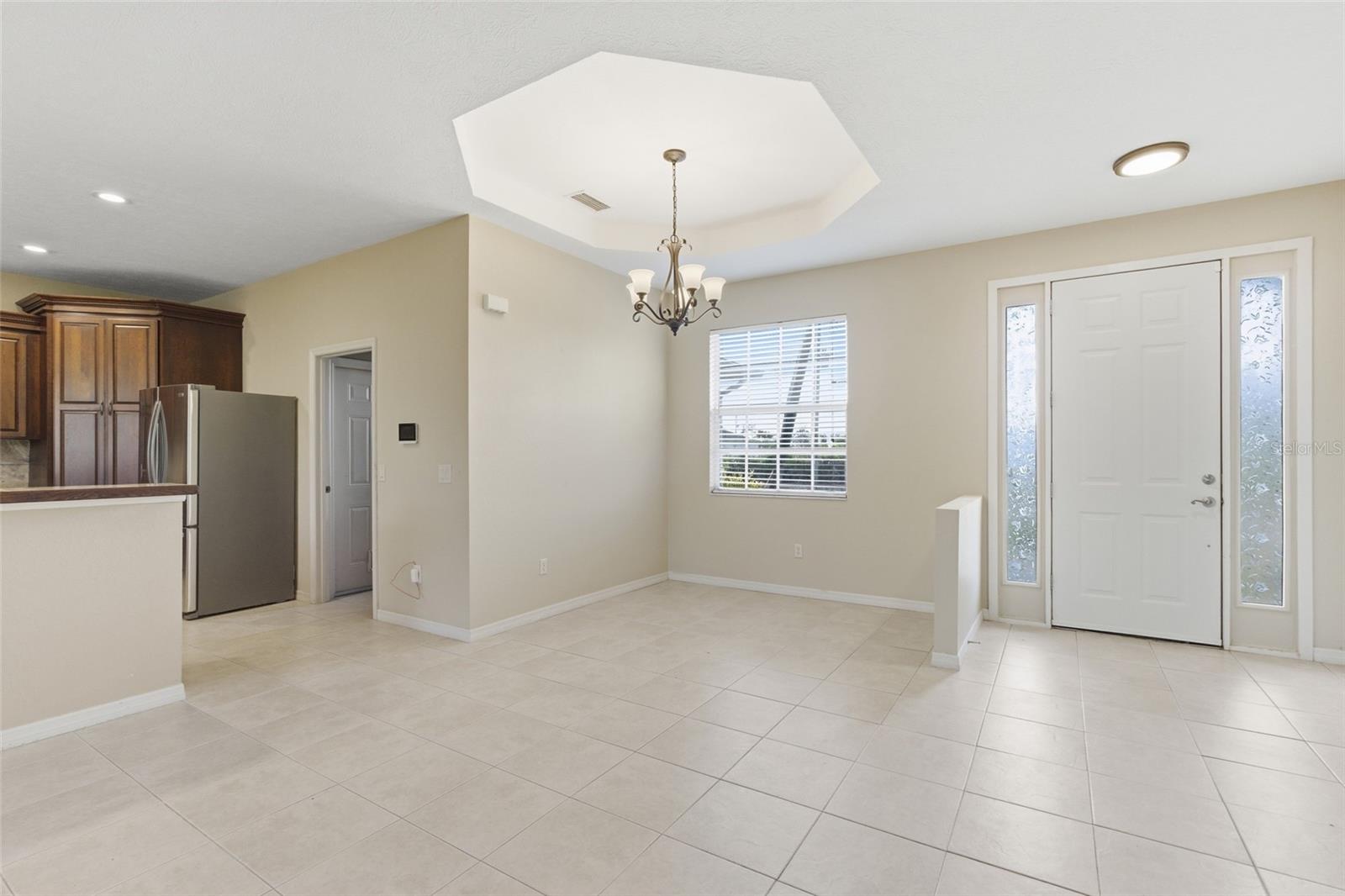 6 Transon Ln Property Photo 4