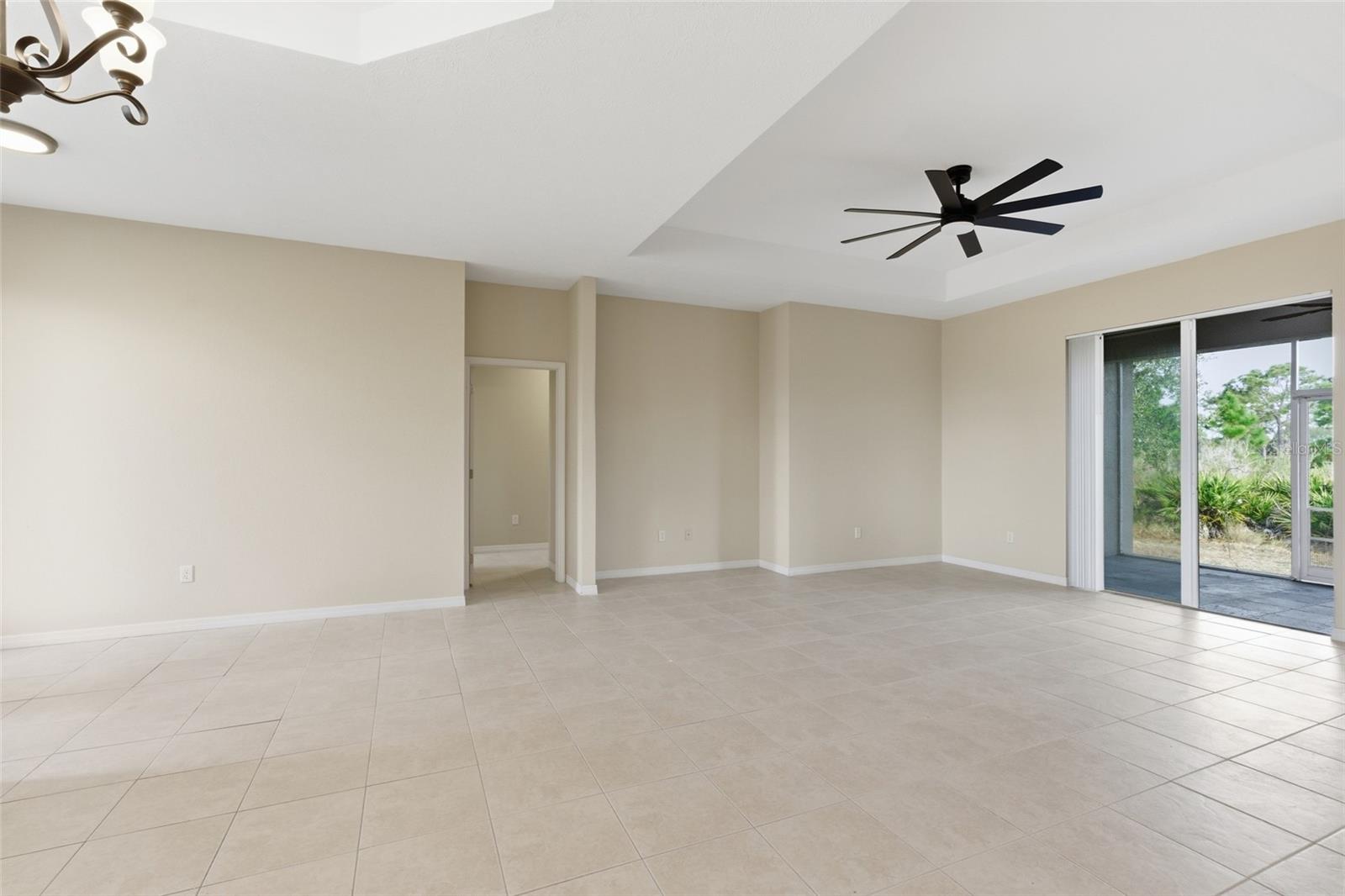 6 Transon Ln Property Photo 6
