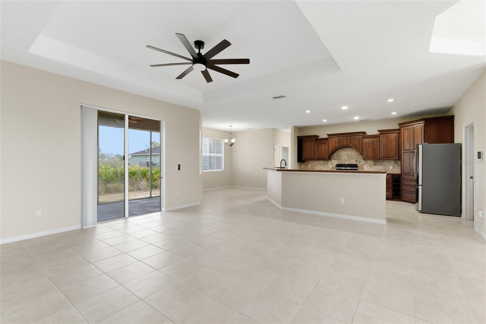 6 Transon Ln Property Photo 8