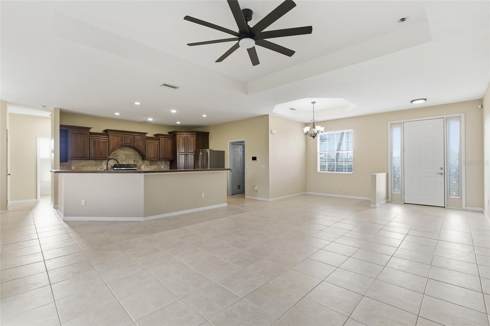 6 Transon Ln Property Photo 9