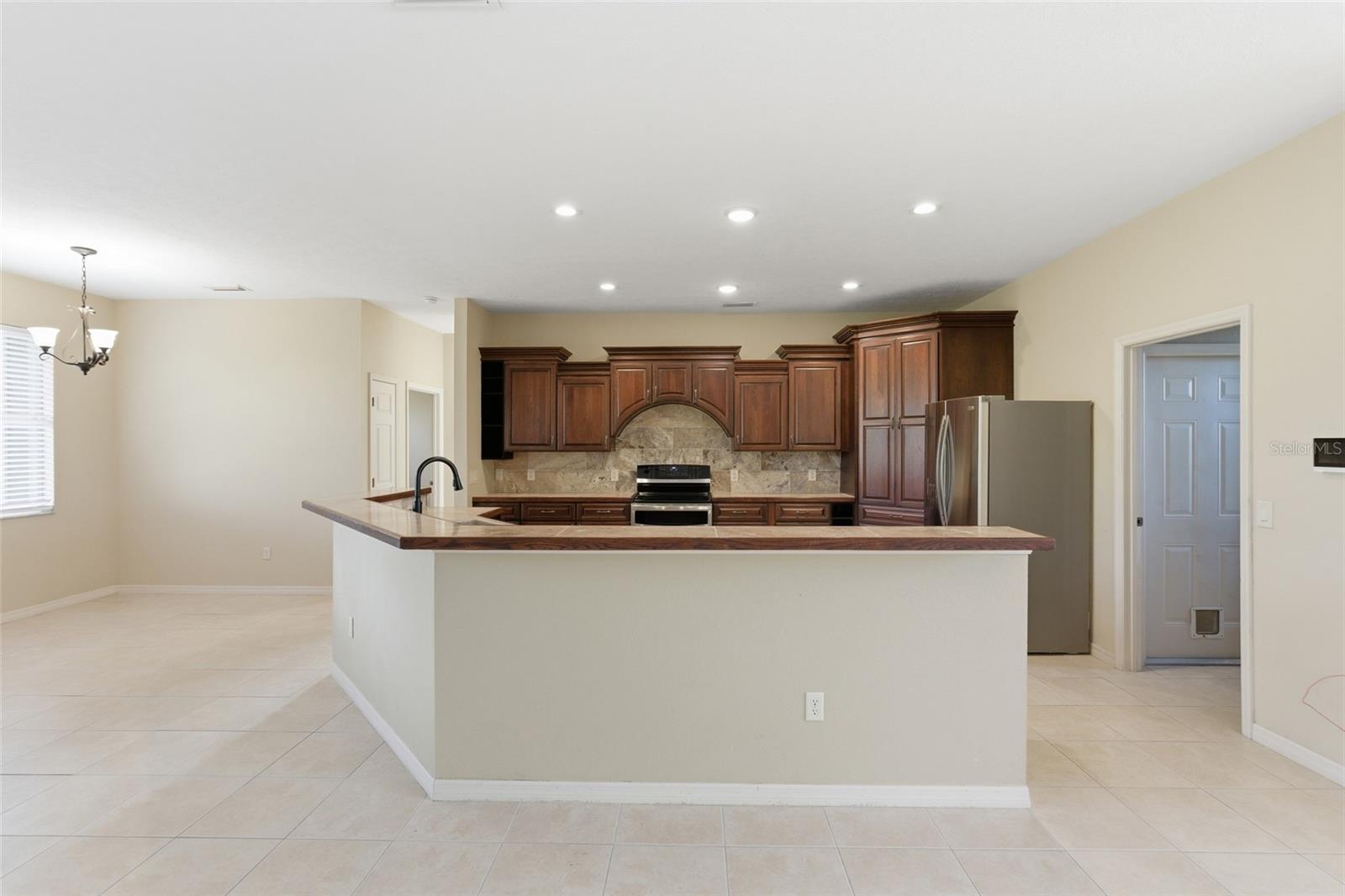 6 Transon Ln Property Photo 10