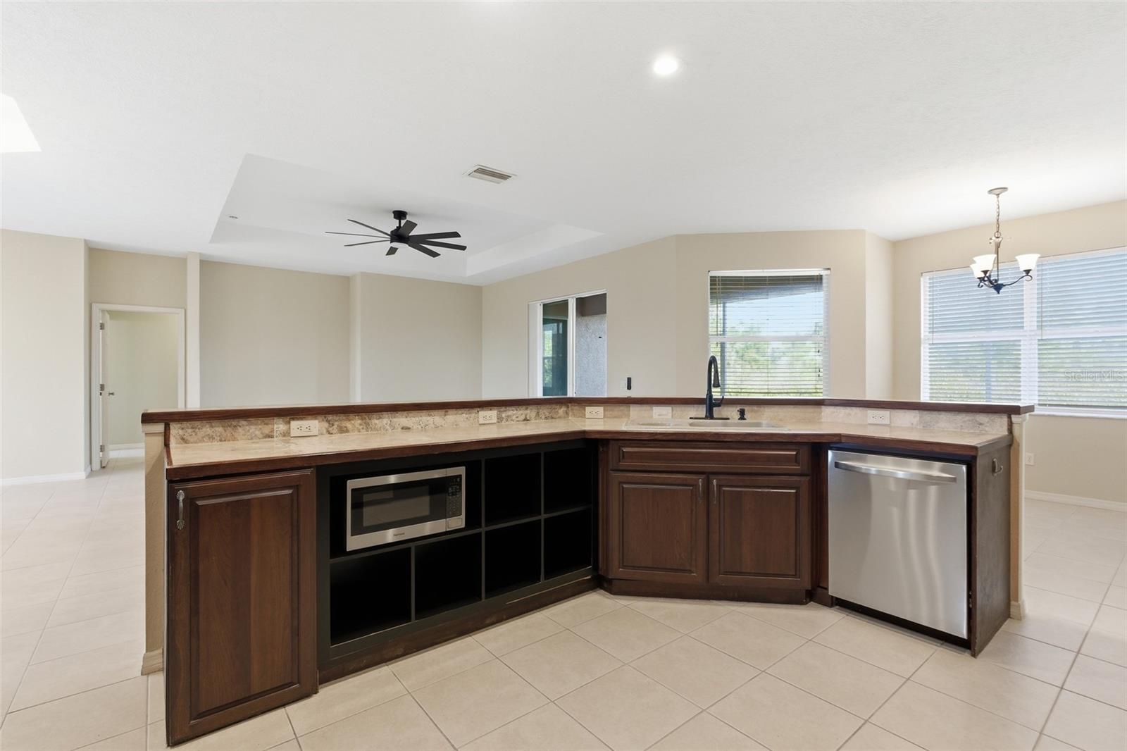 6 Transon Ln Property Photo 11