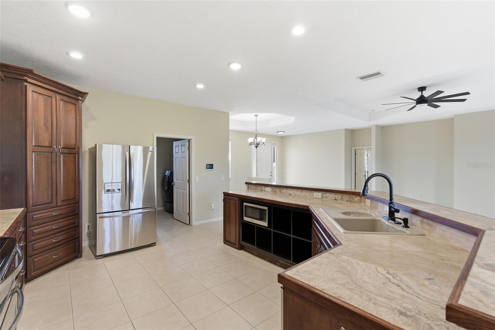 6 Transon Ln Property Photo 13