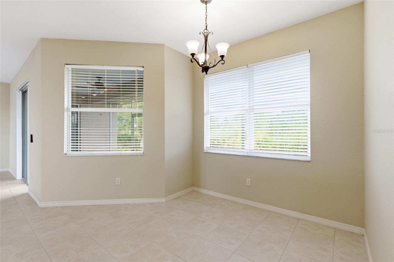 6 Transon Ln Property Photo 14