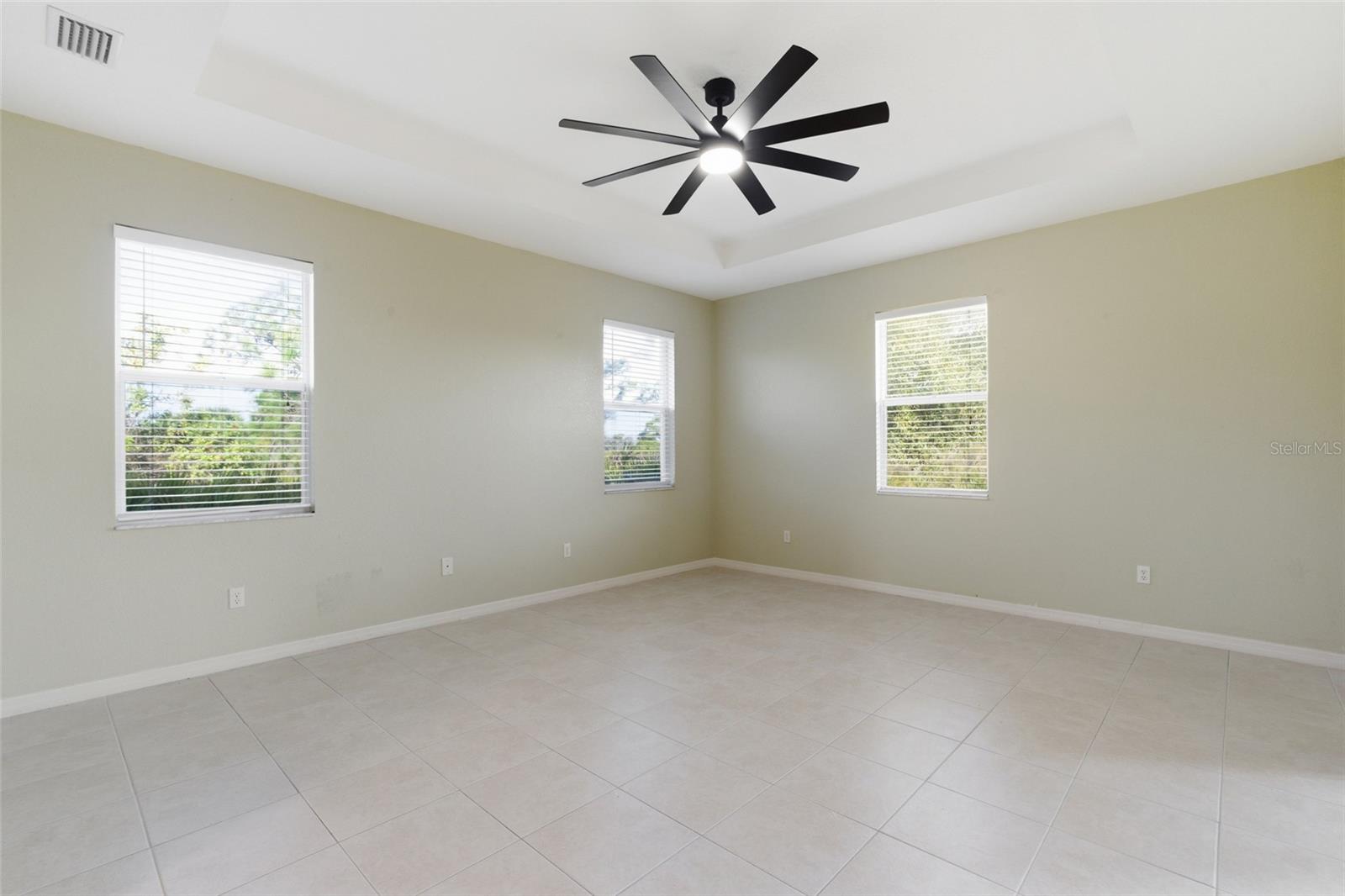 6 Transon Ln Property Photo 16
