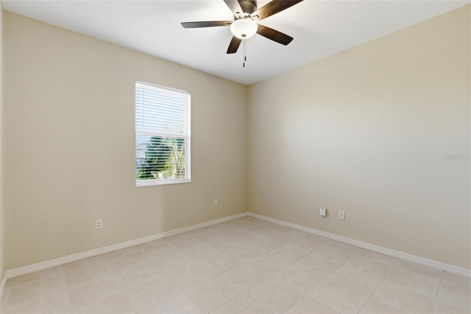6 Transon Ln Property Photo 21