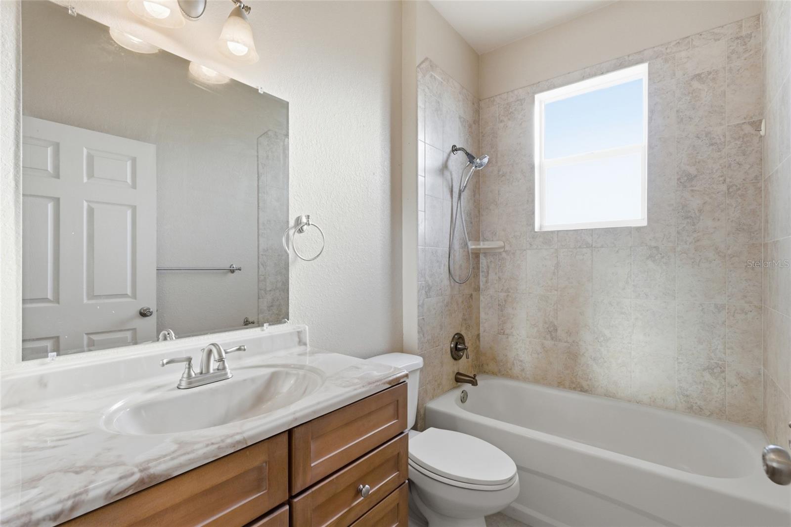 6 Transon Ln Property Photo 23