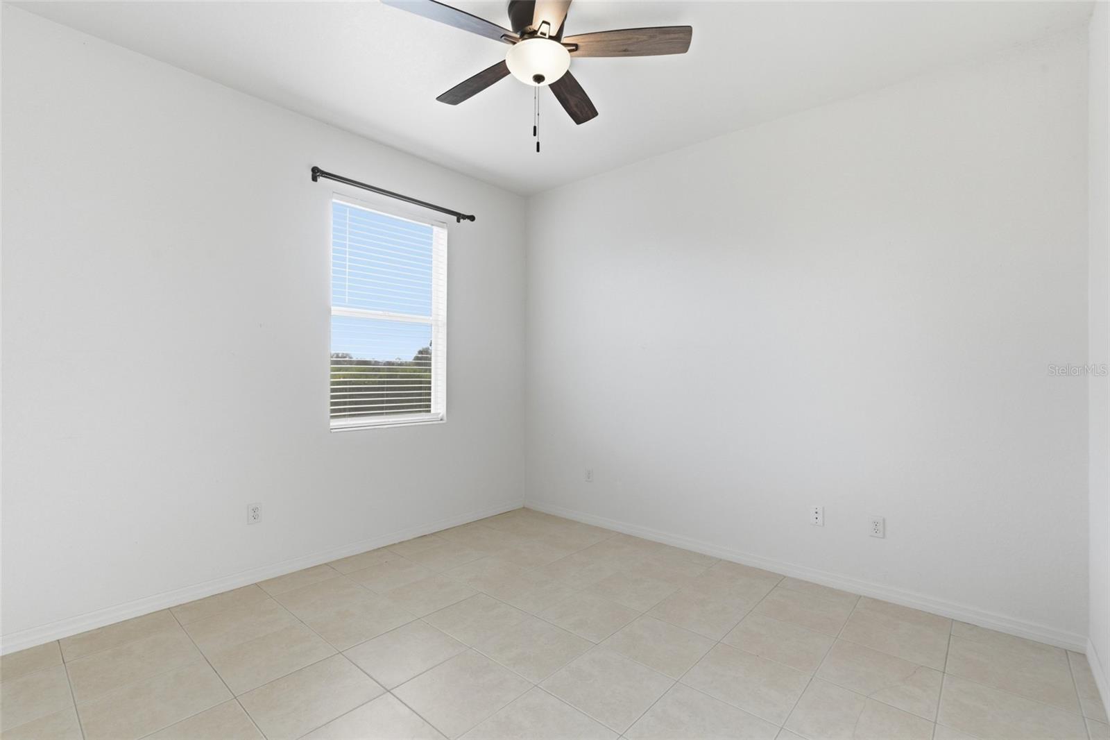 6 Transon Ln Property Photo 24