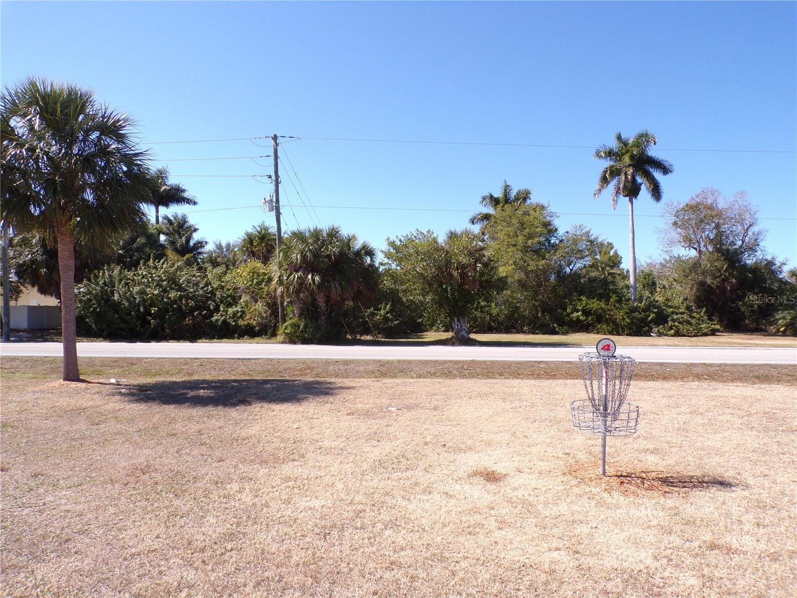 711 Cooper St Property Photo 2