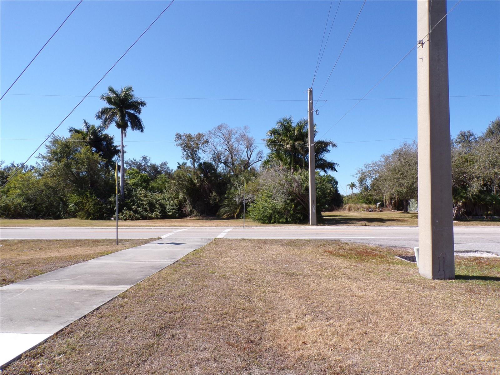 711 Cooper St Property Photo 3