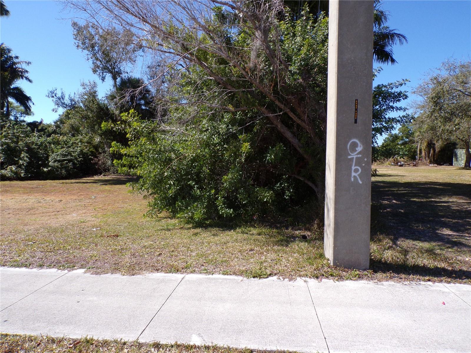 711 Cooper St Property Photo 6