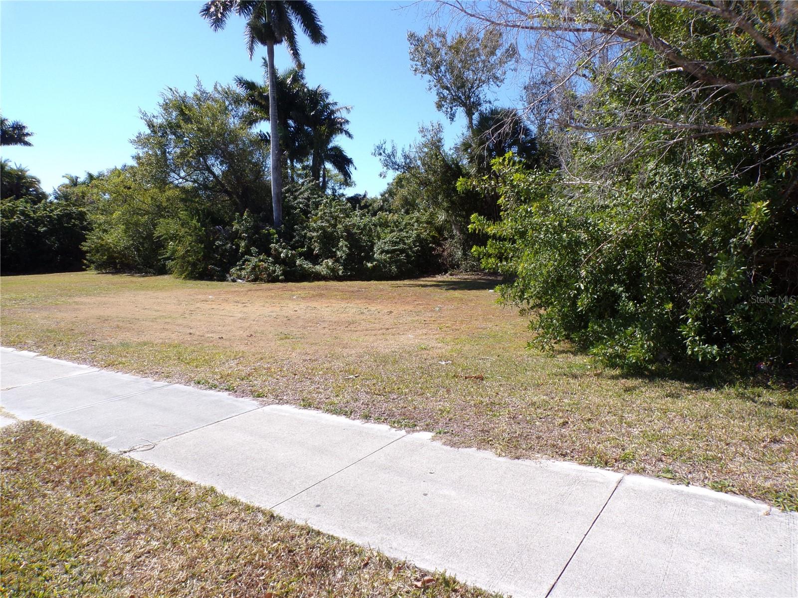 711 Cooper St Property Photo 7