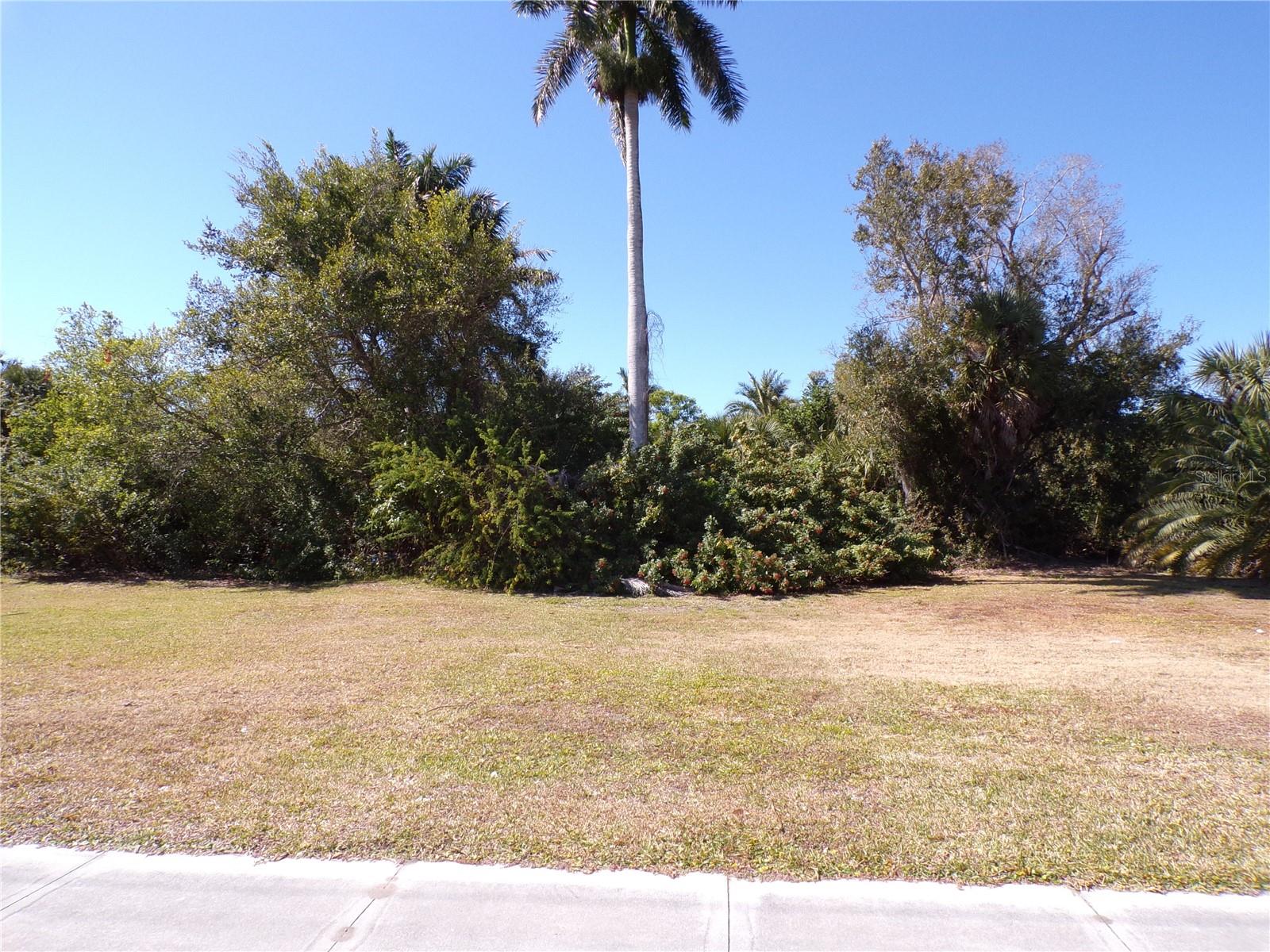 711 Cooper St Property Photo 8