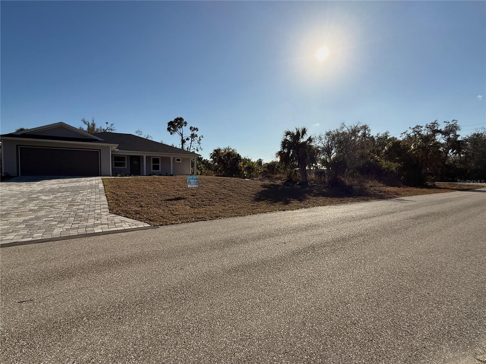 16411 Strauss Ave Property Photo 2