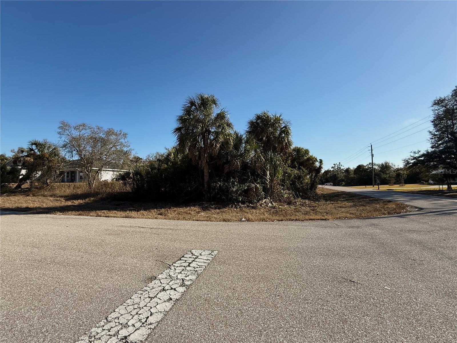 16411 Strauss Ave Property Photo 4
