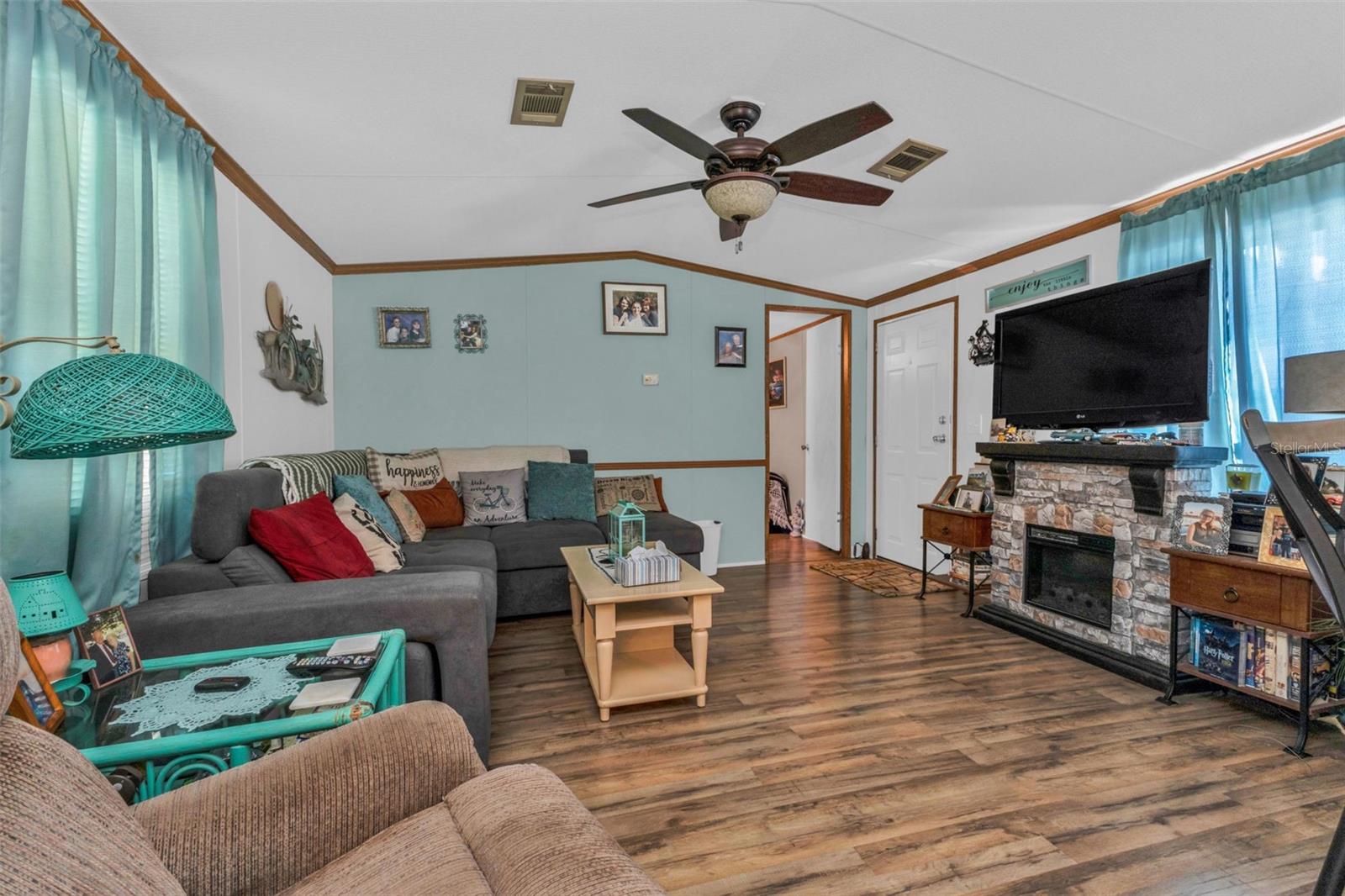 1607 Woodlawn Ave Property Photo 2