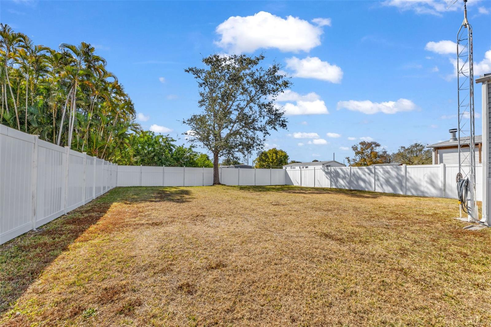 1607 Woodlawn Ave Property Photo 3