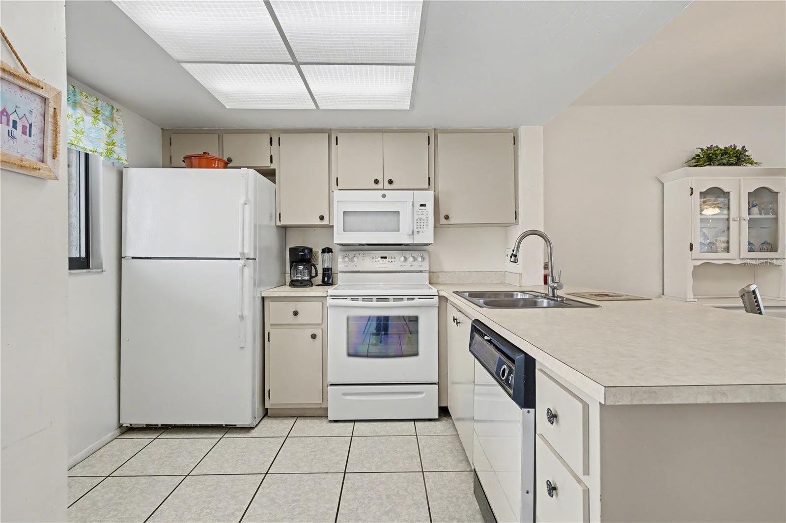 25225 Rampart Blvd #1606 Property Photo 8