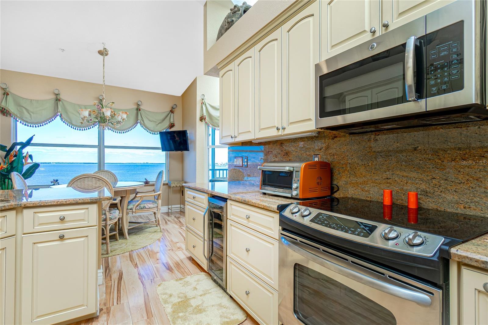 200 Harbor Walk Dr #353 Property Photo 25
