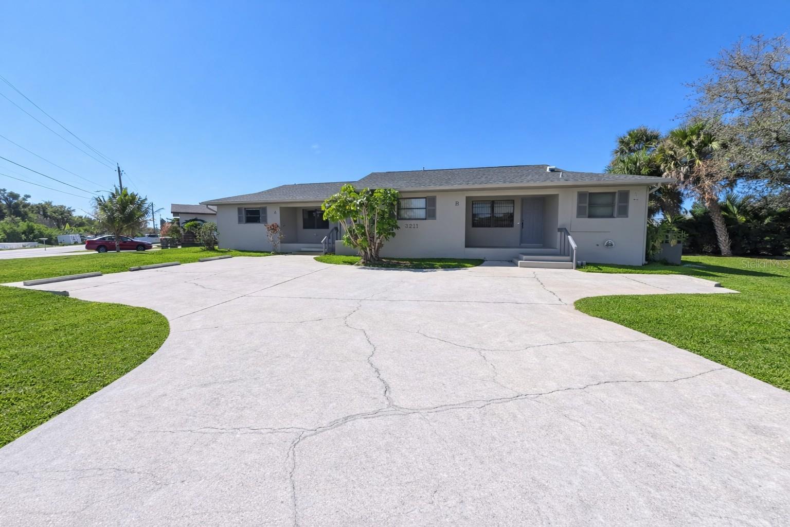 3211 Riverside Dr Property Photo 5