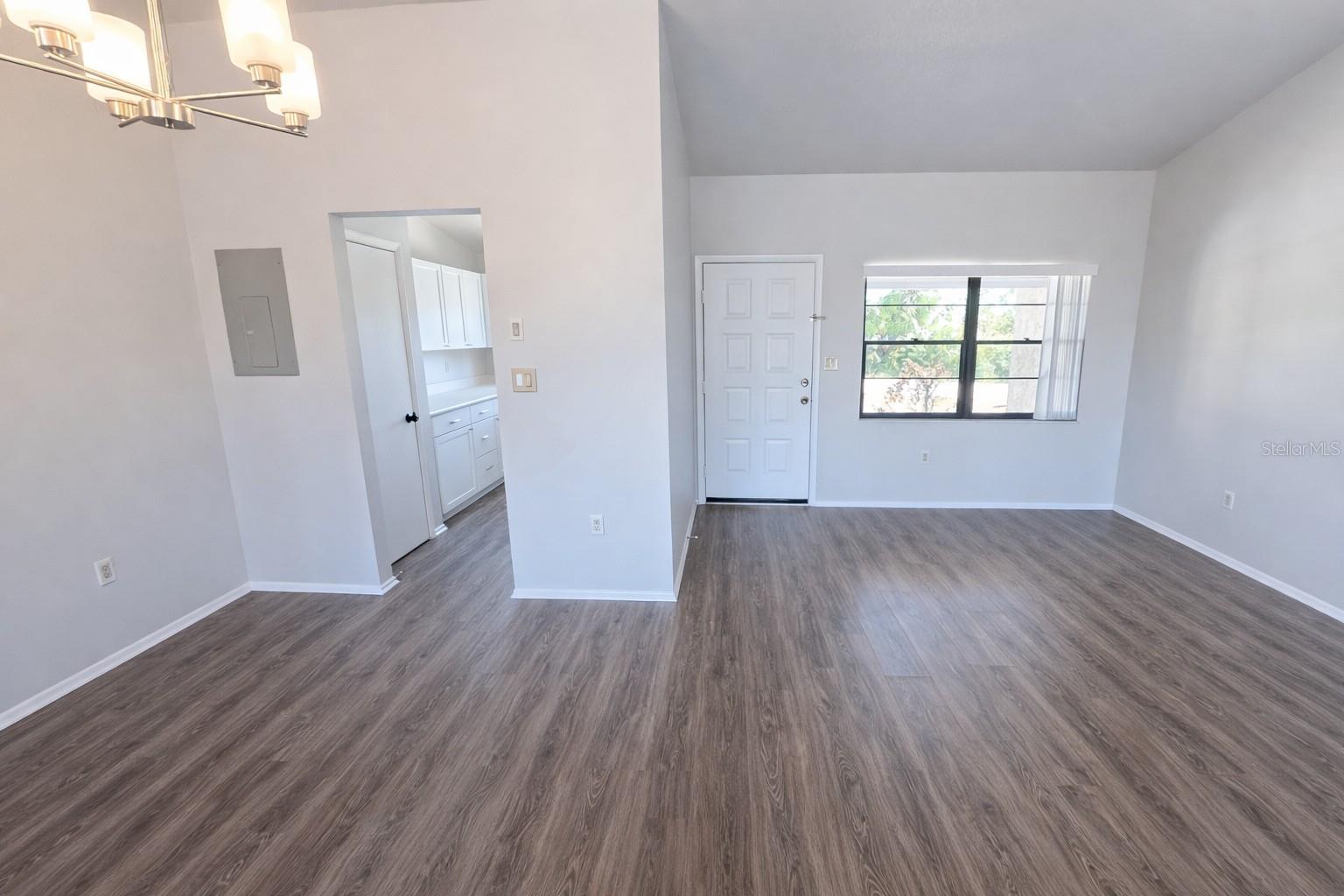 3211 Riverside Dr Property Photo 10
