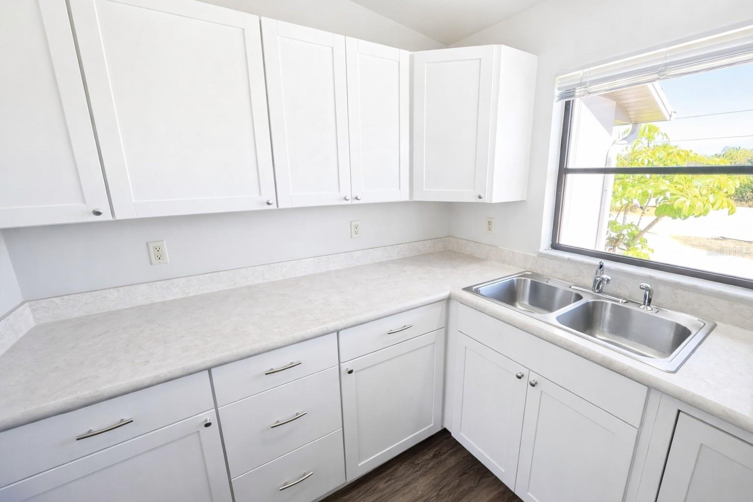 3211 Riverside Dr Property Photo 15