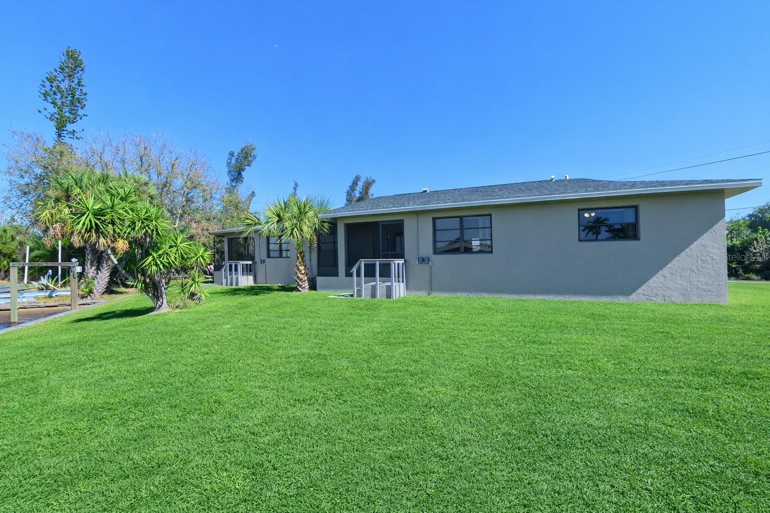 3211 Riverside Dr Property Photo 25