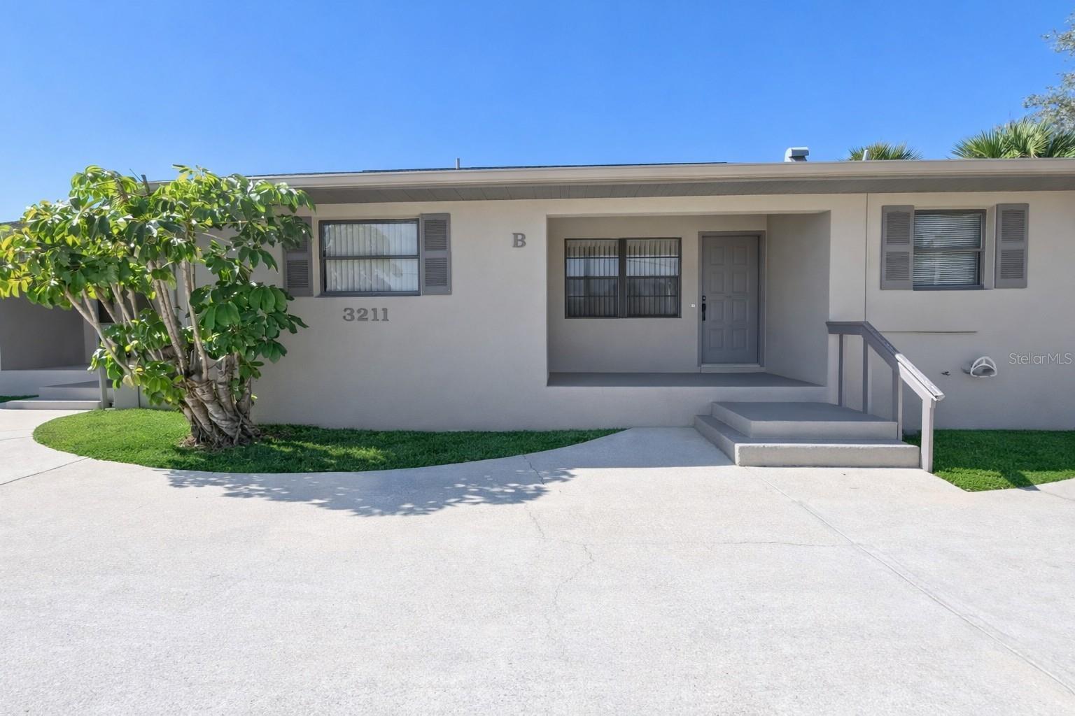 3211 Riverside Dr Property Photo 26
