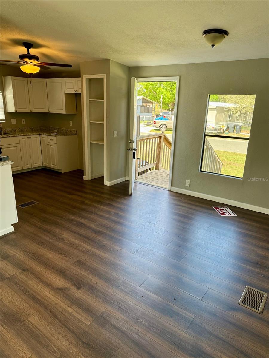 3123 CRYSTAL HILLS DR
