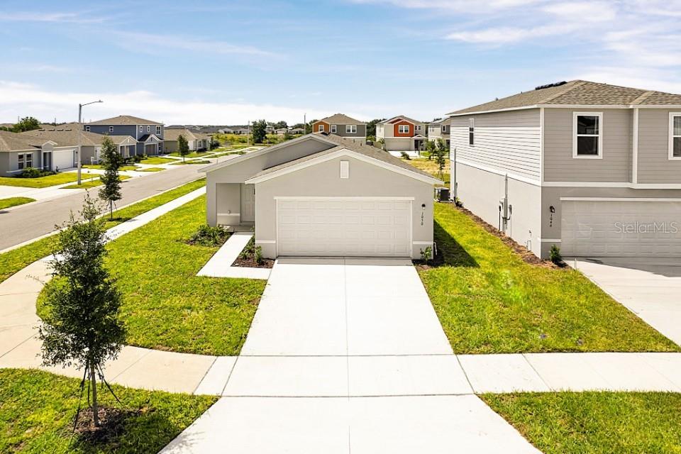 1050 Ambleside Dr Property Photo 1