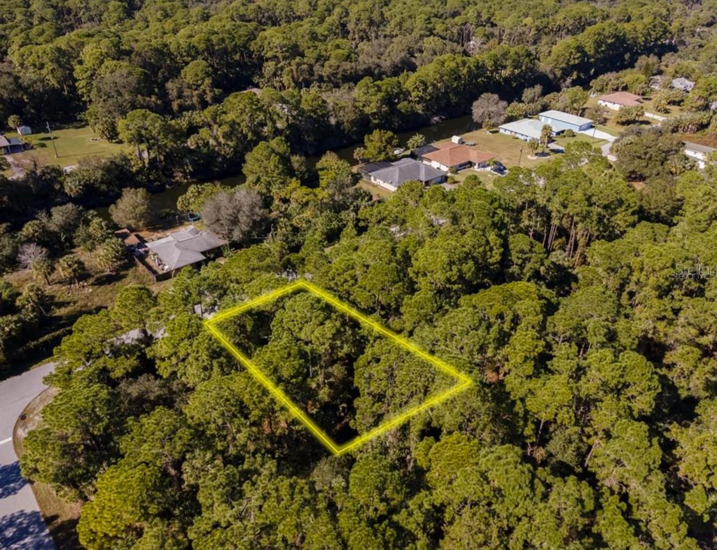 350 Kindred Blvd Property Photo 2