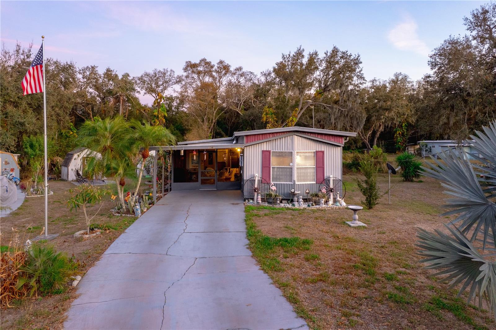 1381 SE LAKE RD