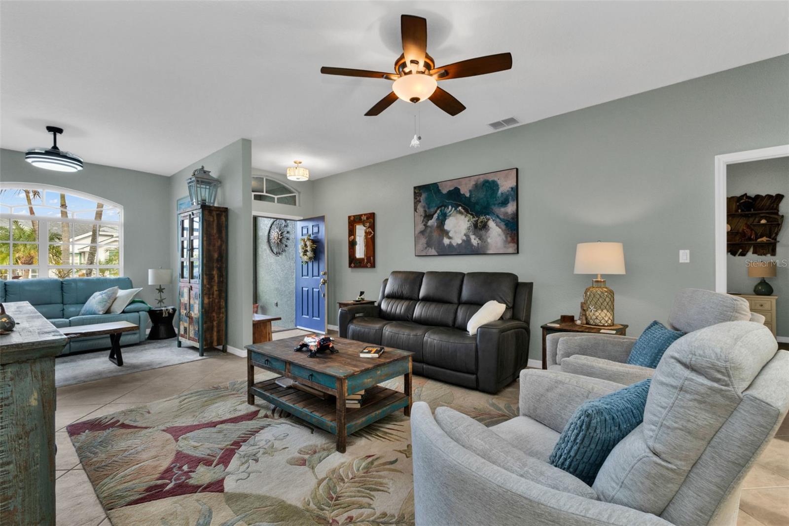 1693 Palace Ct Property Photo 4
