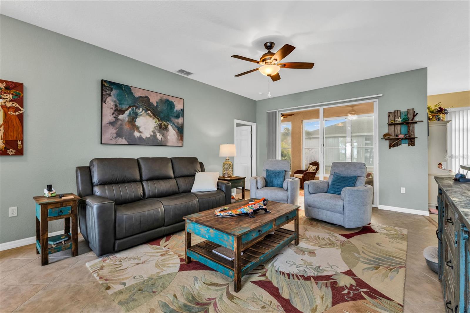 1693 Palace Ct Property Photo 5
