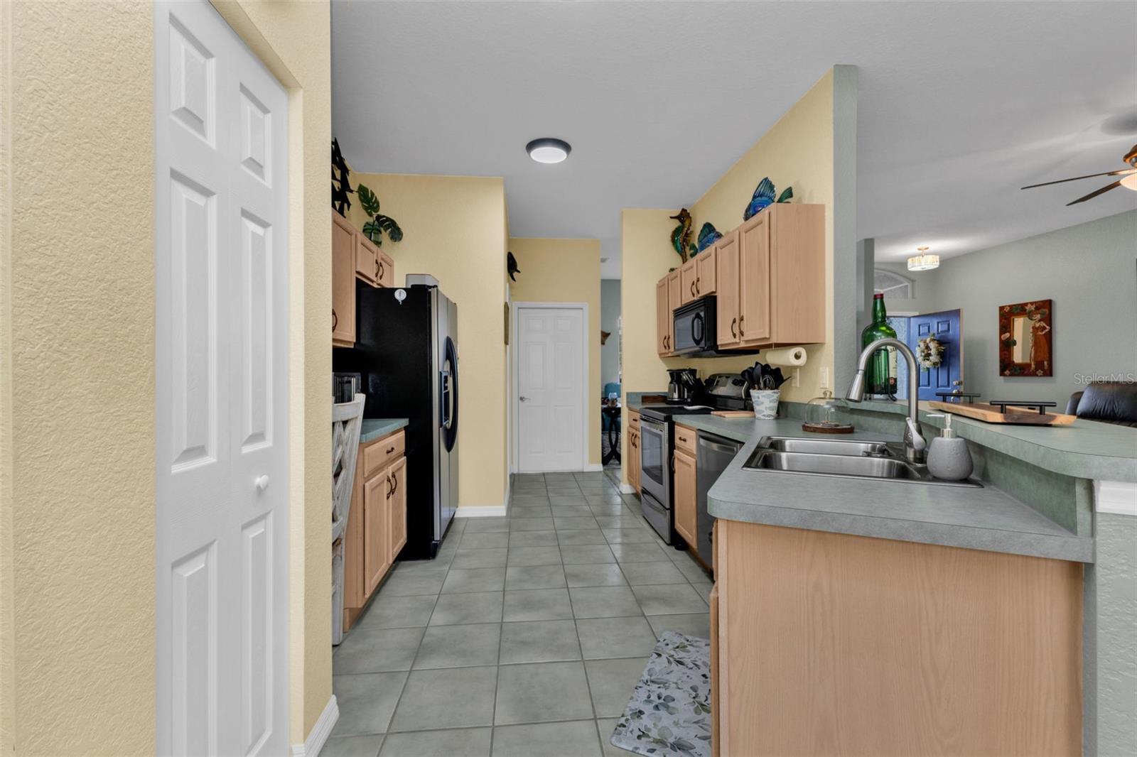 1693 Palace Ct Property Photo 10