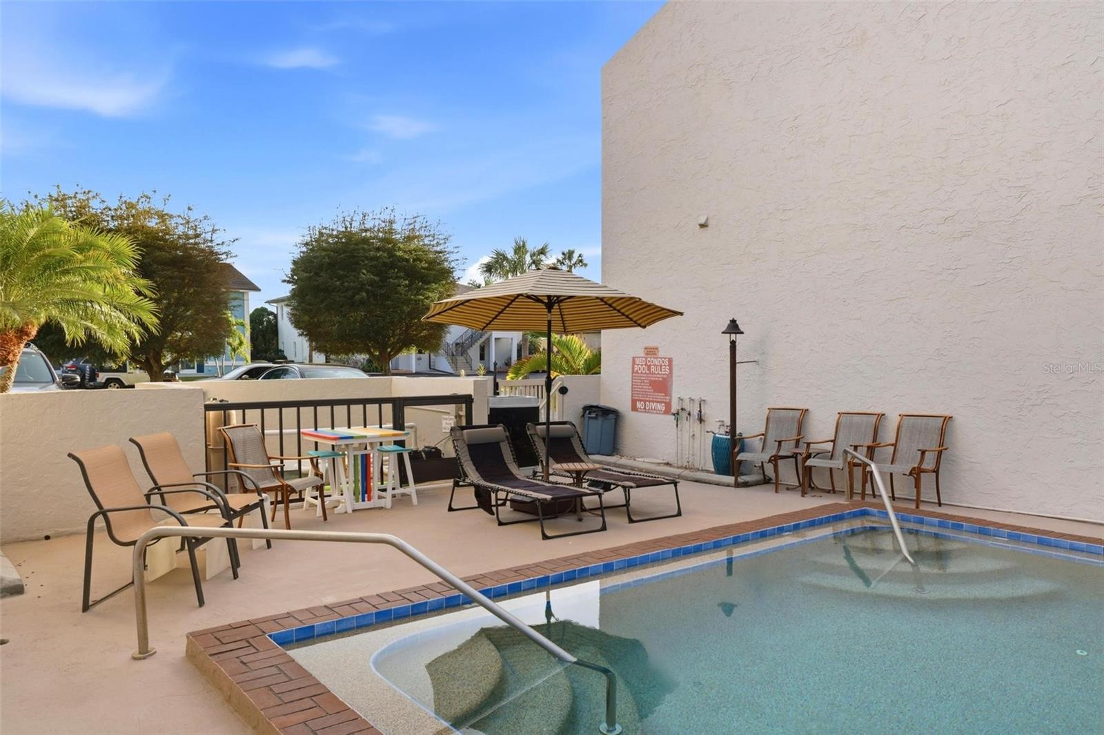 1433 Mediterranean Dr #e Property Photo 6