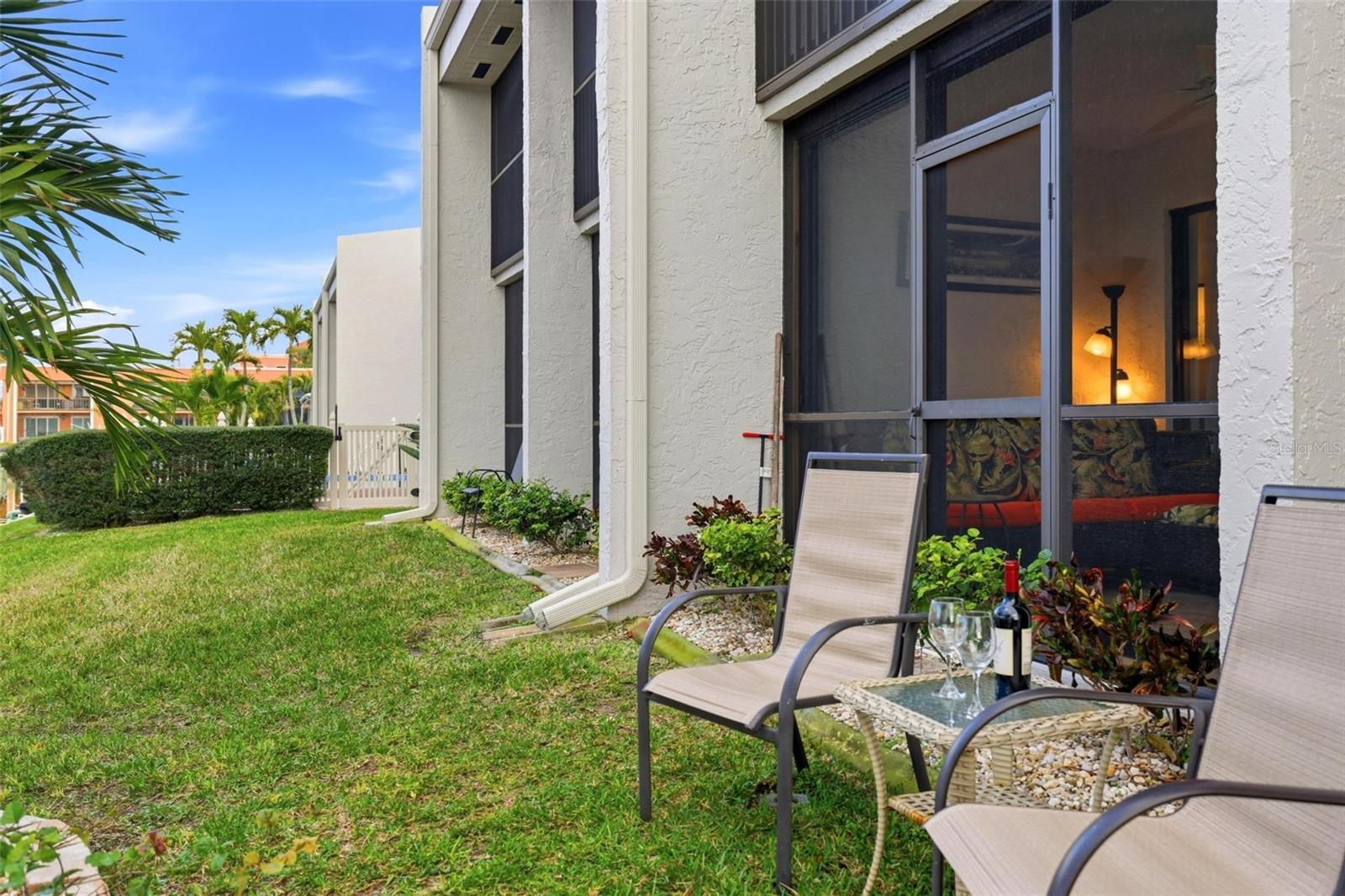1433 Mediterranean Dr #e Property Photo 47