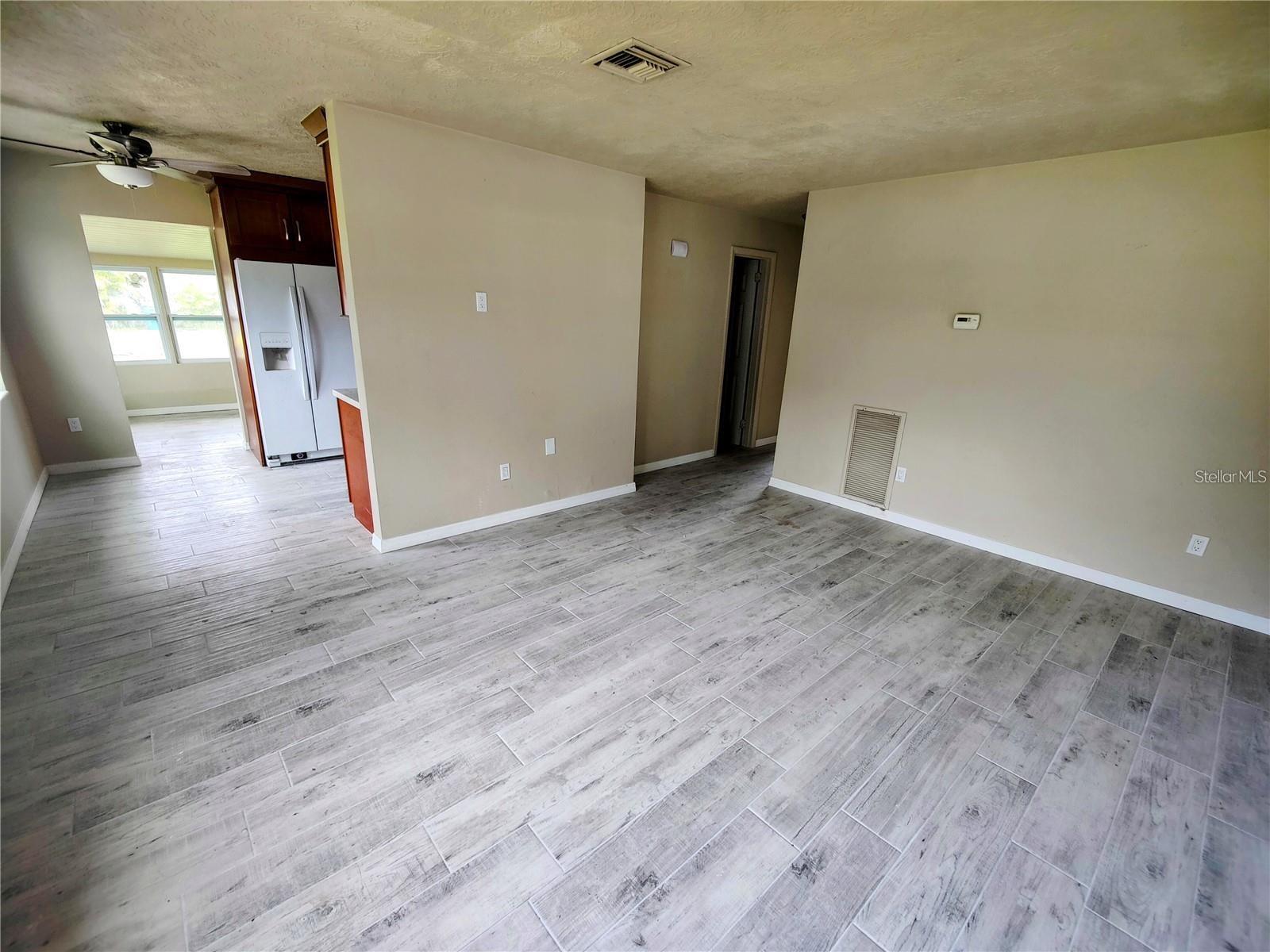 190 Danforth Dr Property Photo 4