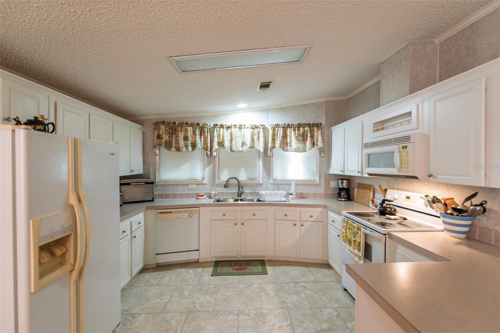 3 Rotterdam Dr Property Photo 4