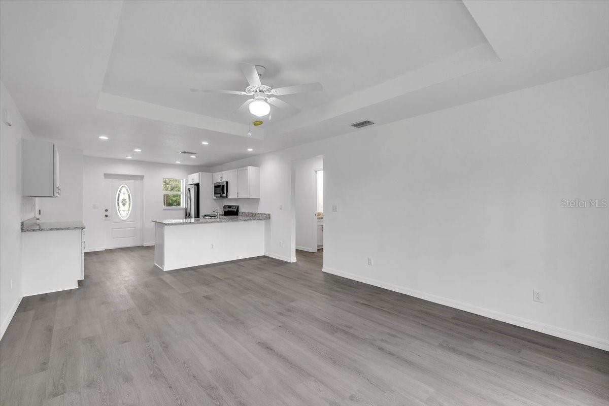 27122 Seeger Dr Property Photo 8