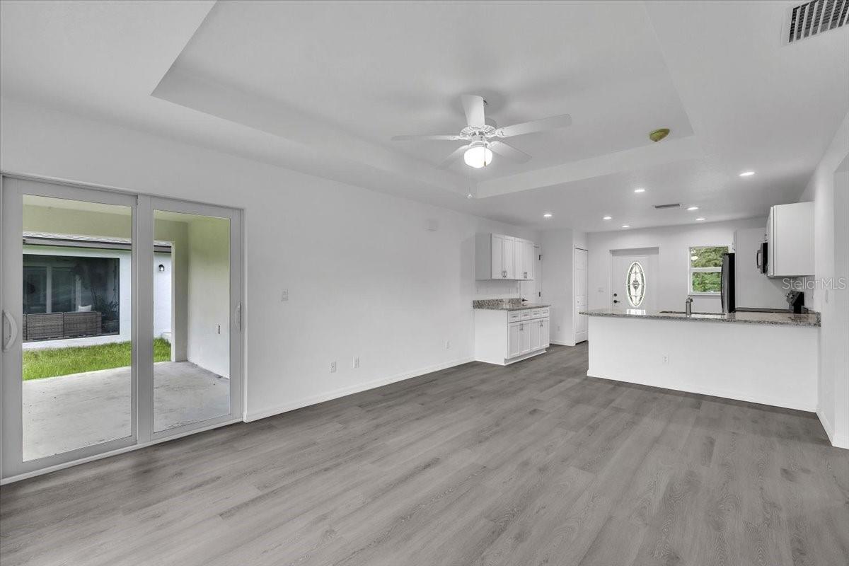 27122 Seeger Dr Property Photo 9