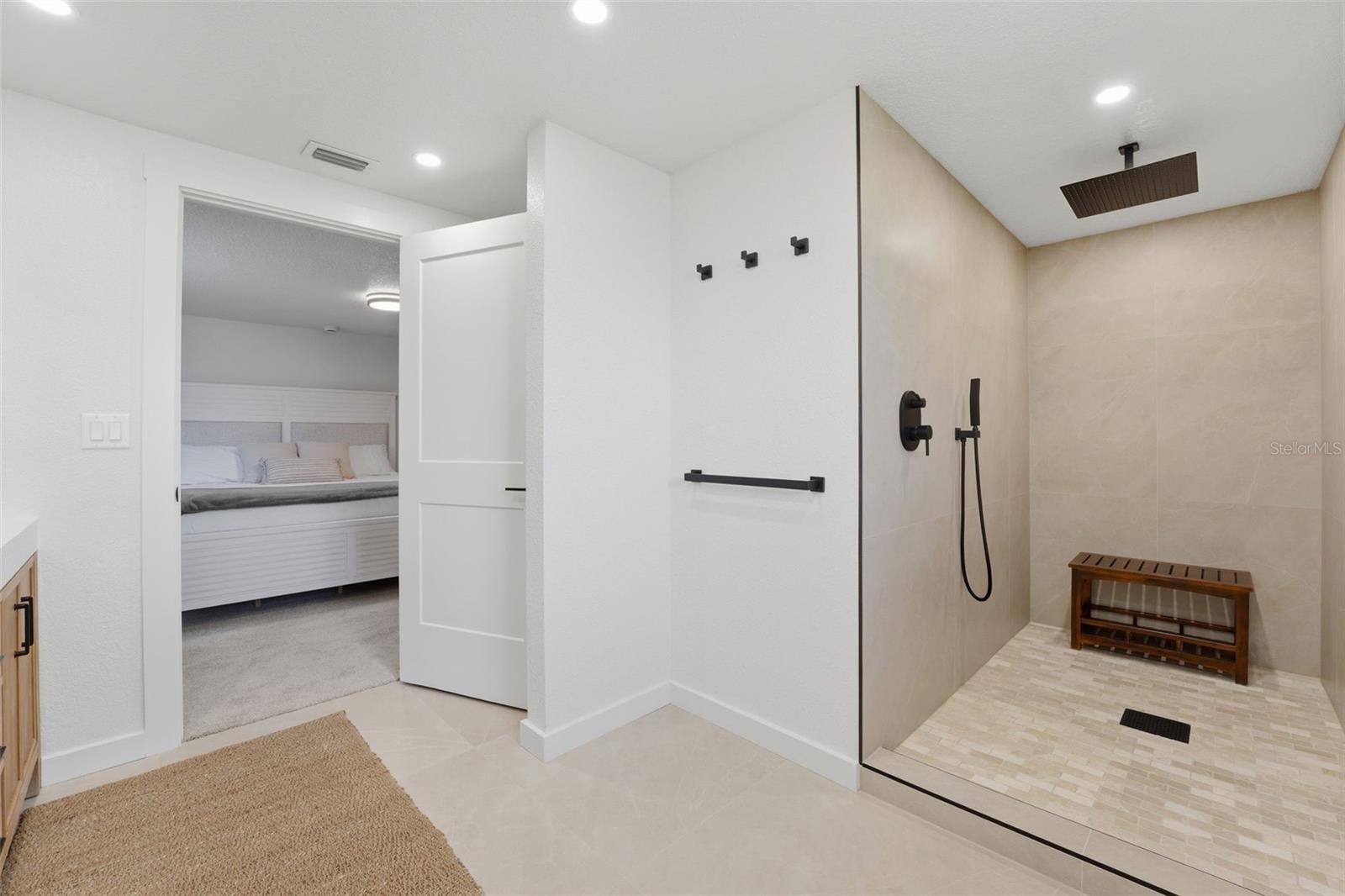 120 Stanford Dr Property Photo 18