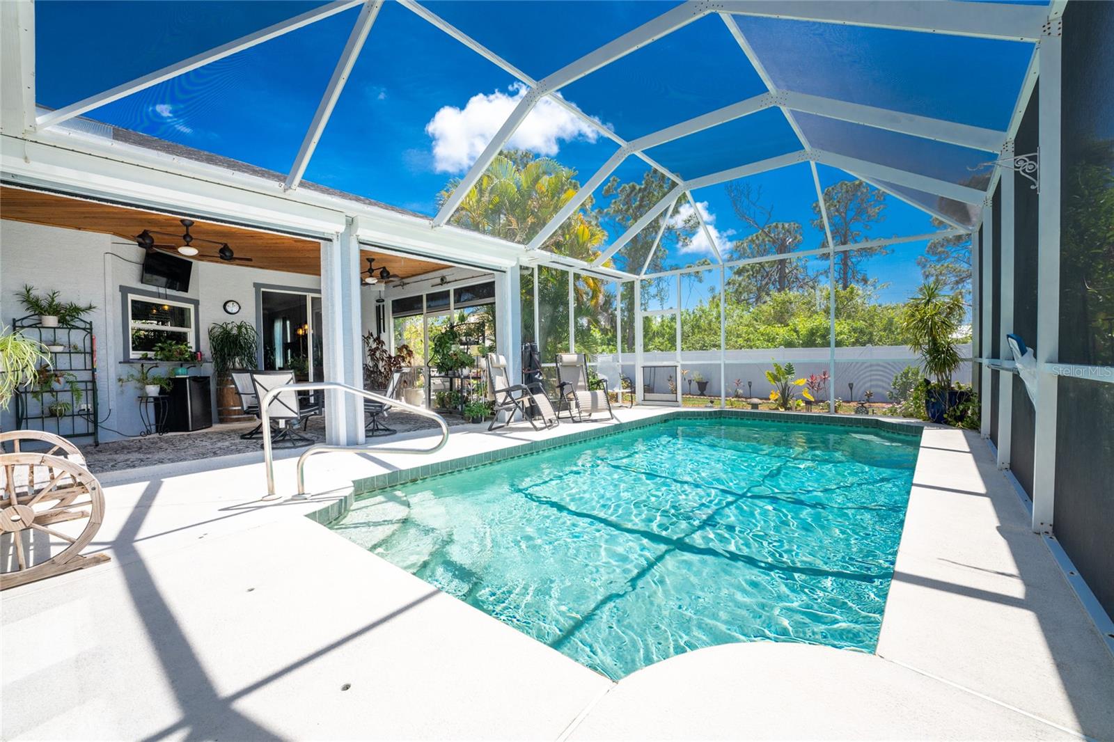 15105 Aldama Cir Property Photo 3