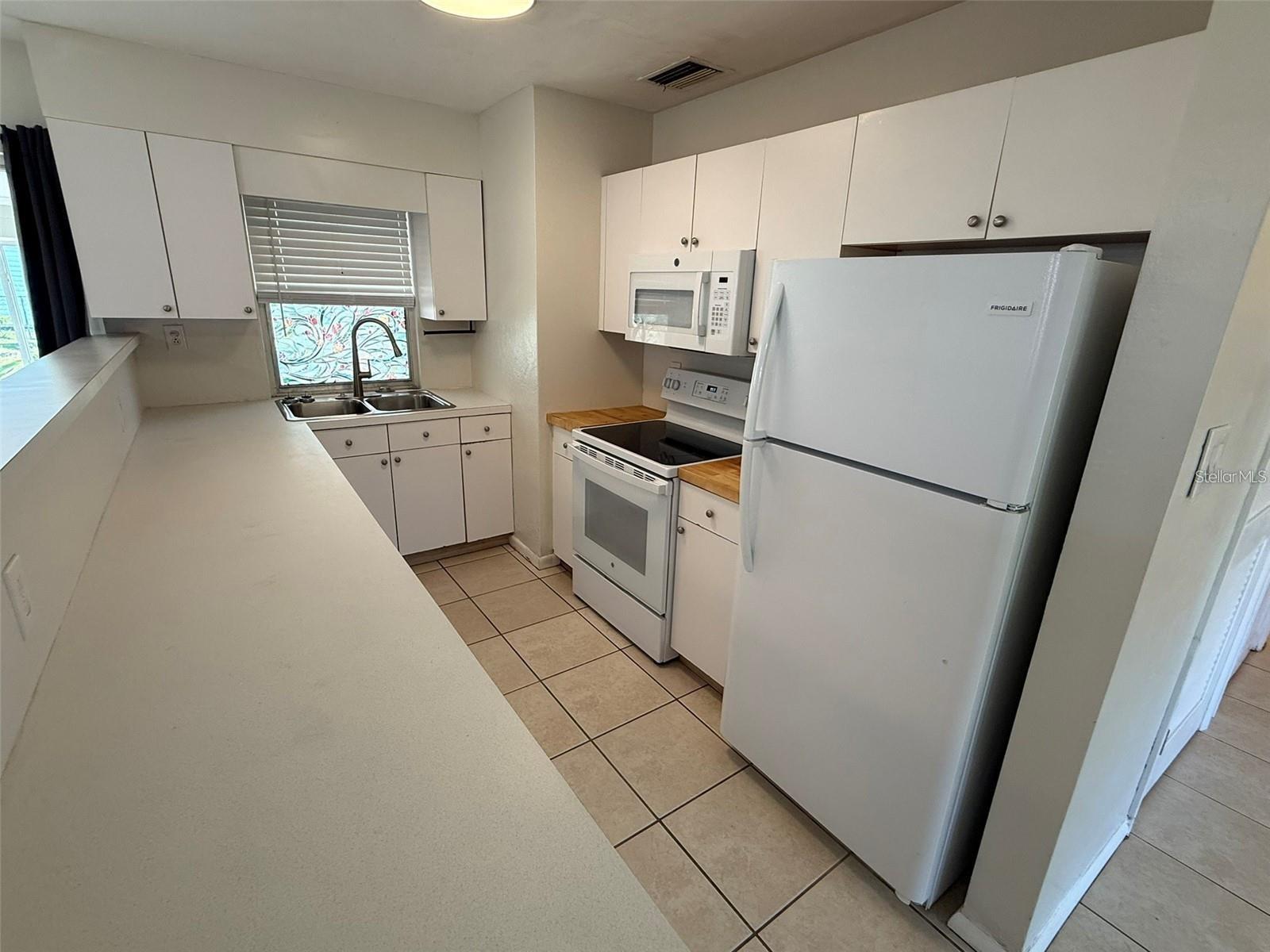 22180 Midway Blvd Property Photo 5