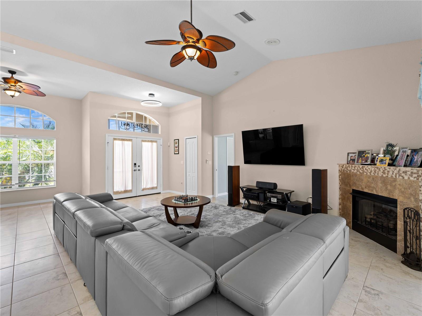 2288 Prague Ln Property Photo 4