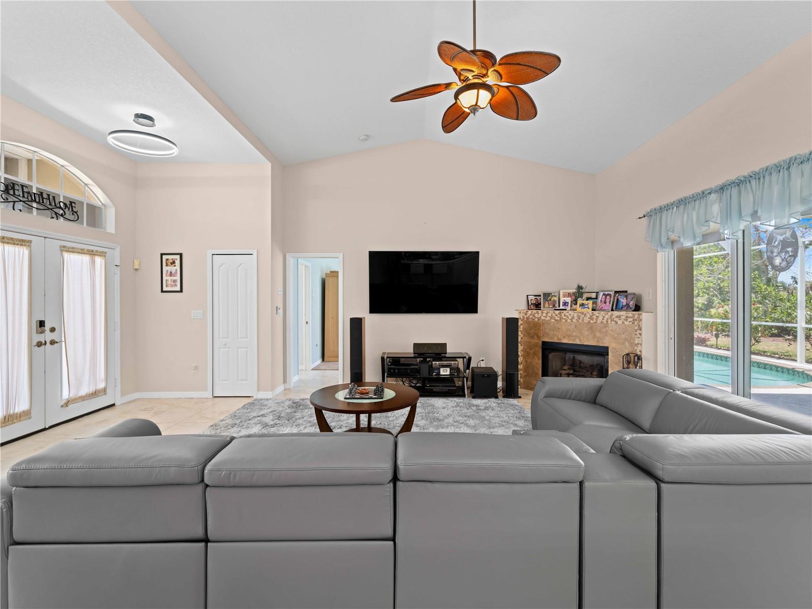 2288 Prague Ln Property Photo 6