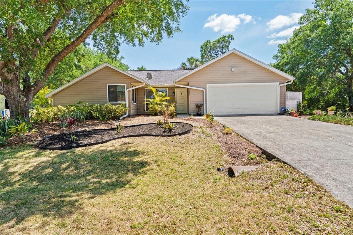 16235 Banyan Ave Property Photo 1