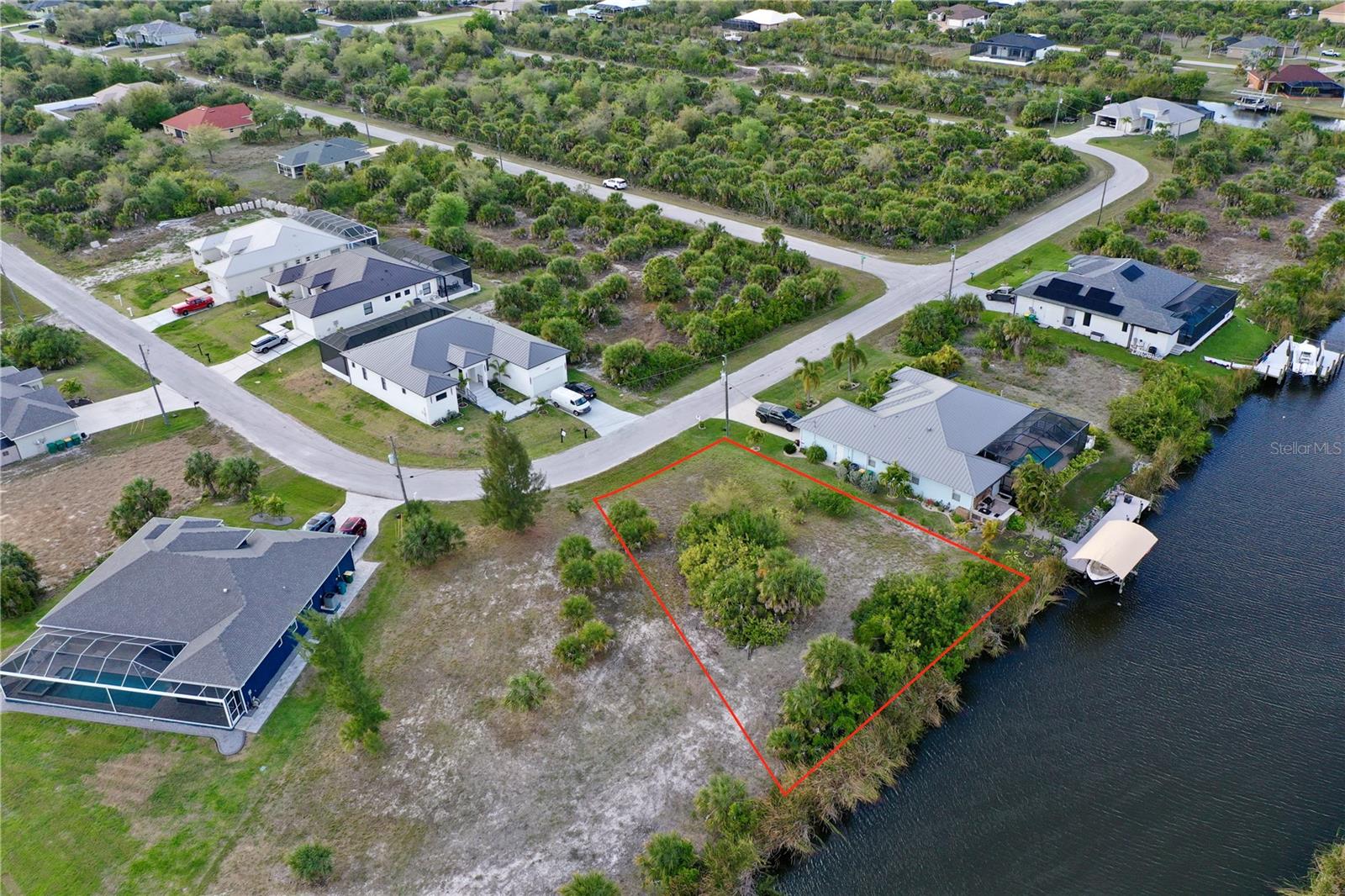 14702 Lillian Cir Property Photo 3