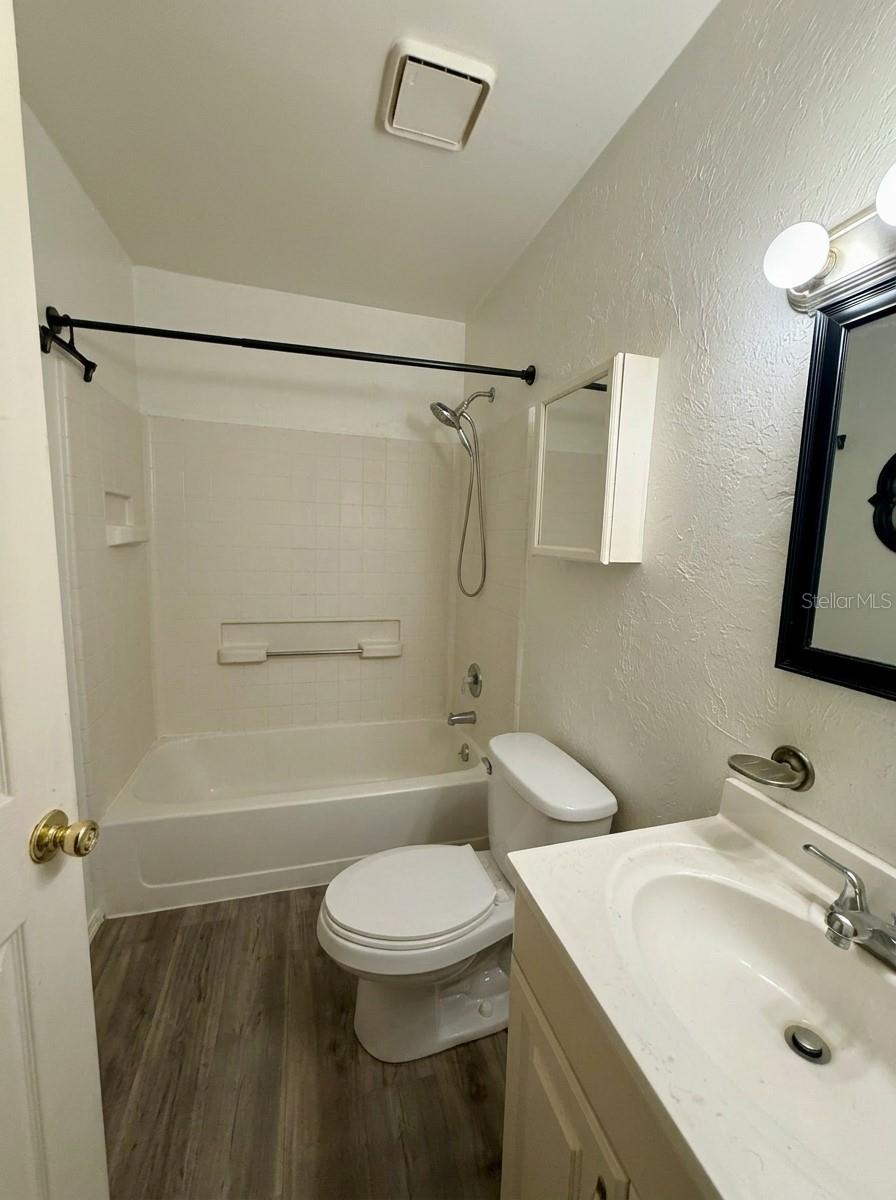 3507 E 9th St Property Photo 9