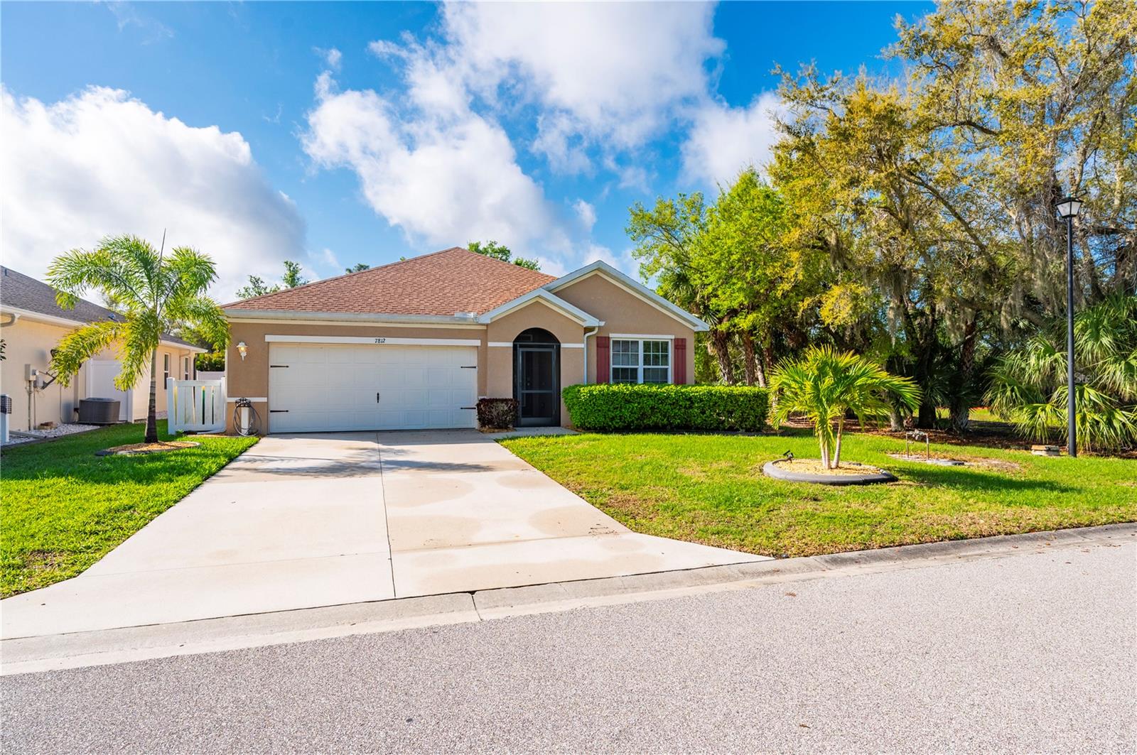 7812 MIKASA DR Property Photo 1